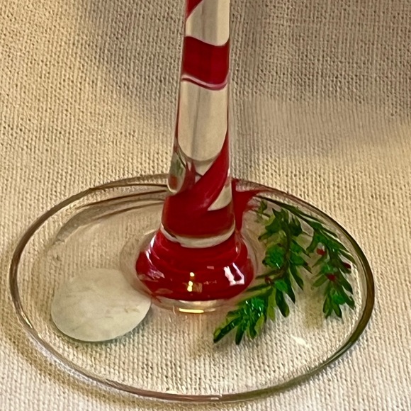 Piped Piper Hand Painted Christmas Wine Glass. - Picture 5 of 5